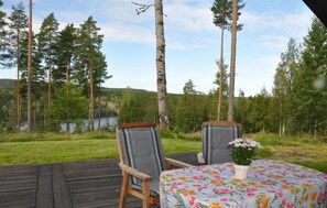 Outdoor dining - Nice home in Gunnarskog with lake view (Gunnarskog)