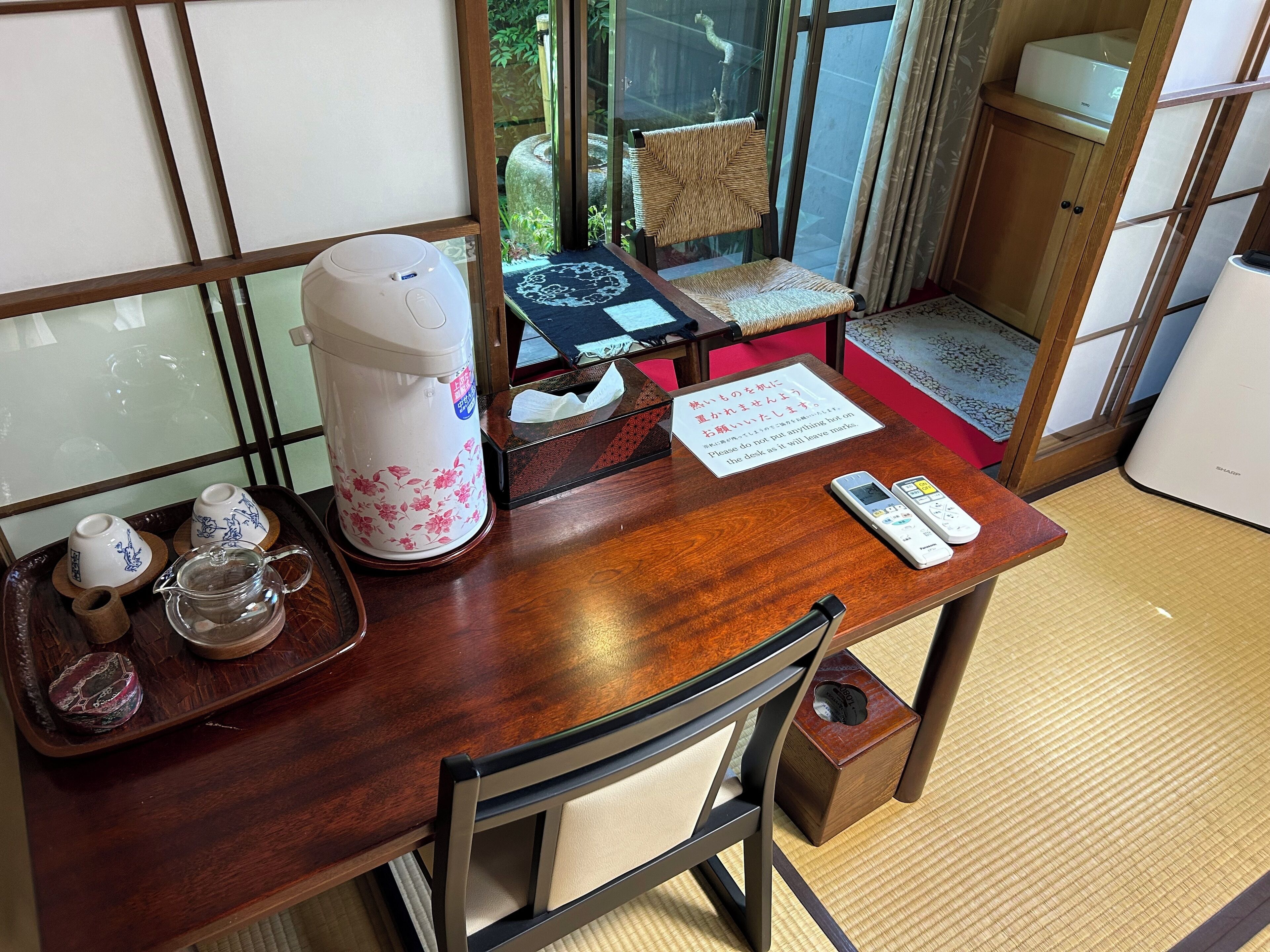 트래디셔널 트리플룸, 정원 전망 | 책상, 무료 WiFi, 침대 시트