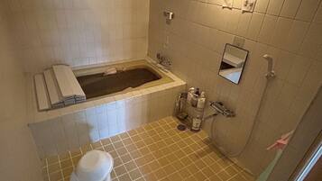 Separate tub and shower, deep soaking tub, free toiletries, hair dryer