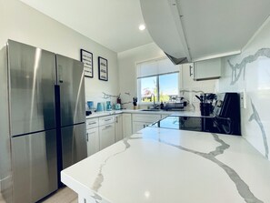 Private kitchen - Sunnyvale Cozy New 3B3b home/Gogle/speed WiFi (Sunnyvale)