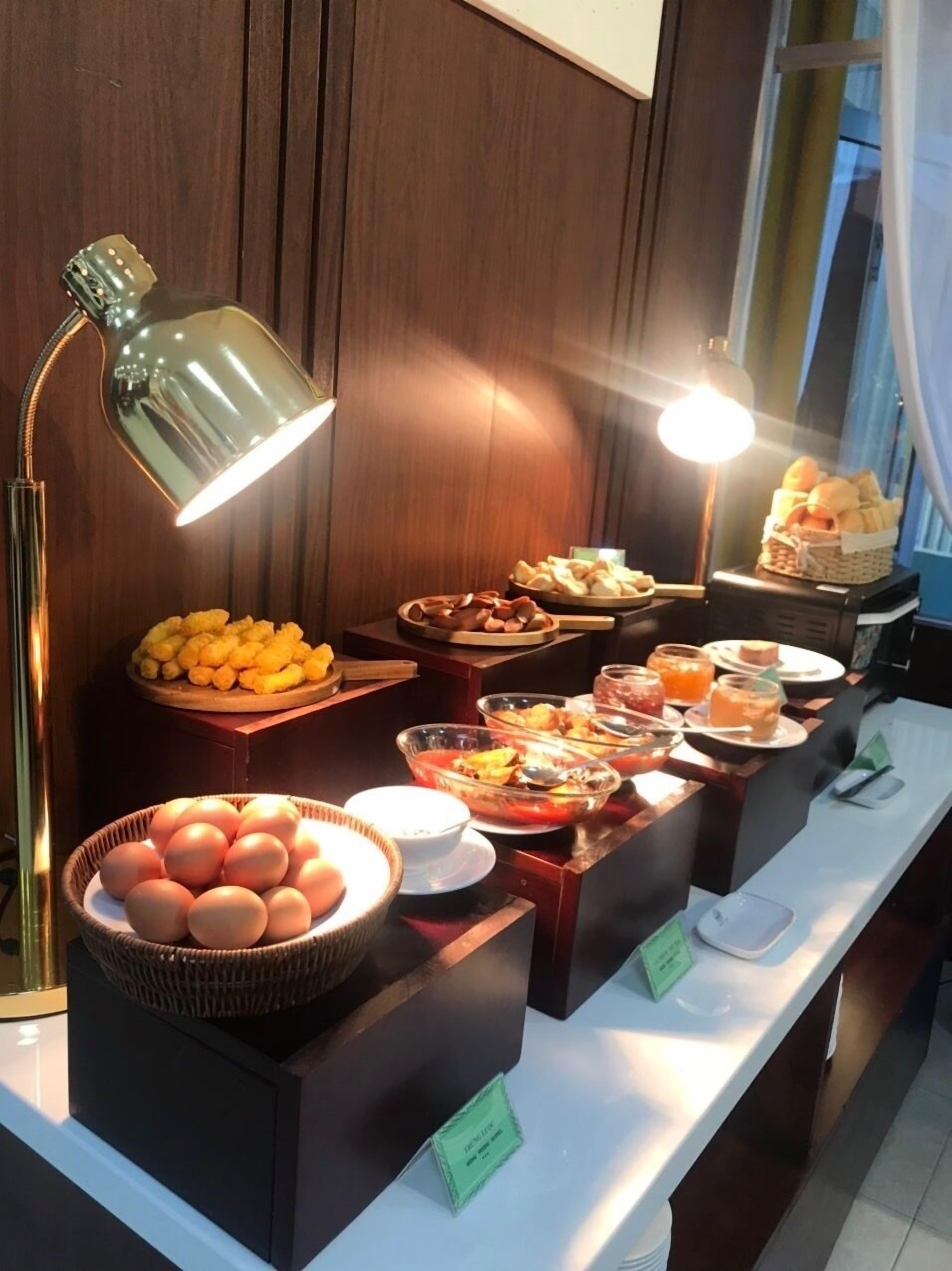 Café da manhã com buffet todos os dias mediante uma taxa