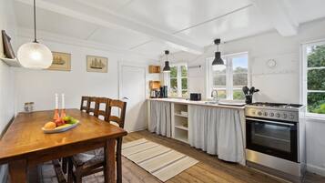 Fridge, stovetop, coffee/tea maker