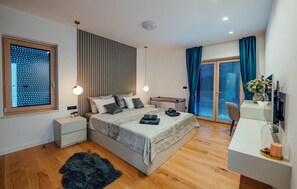 3 間睡房、可攜式嬰兒床、免費 Wi-Fi、床單