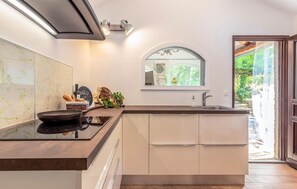 Fridge, oven, dishwasher, coffee/tea maker