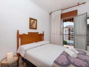 2 dormitoris, planxa i posts de planxar, Internet i roba de llit 