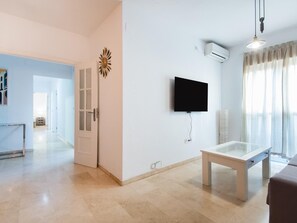 Living area - The 1st Corner, center apartment ideal for groups (MALAGA)
