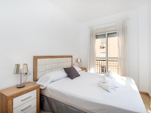 4 habitaciones, tabla de planchar con plancha, internet y ropa de cama 