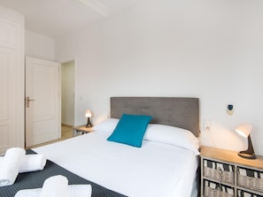 3 habitaciones, tabla de planchar con plancha, internet y ropa de cama 