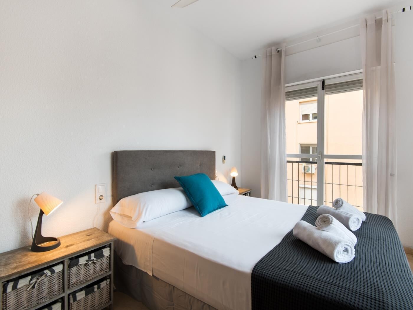 3 habitaciones, tabla de planchar con plancha, internet y ropa de cama 