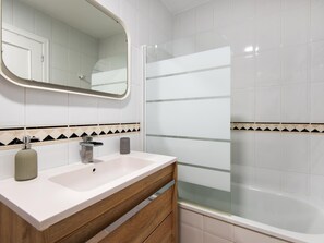 Bathtub, hair dryer, towels