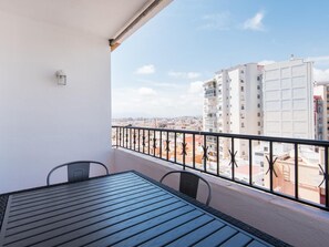 Outdoor dining - The 7nd Corner, center apartment (MALAGA)