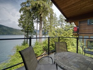 Outdoor dining - Hera's Cove| Oceanfront Oasis + Pet Friendly (Port Renfrew)