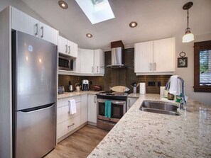 Wasserkocher mit Kaffee-/Teezubehör, Kochgeschirr/Geschirr/Besteck