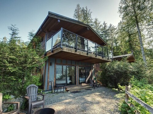 Hera's Cove - Oceanfront Oasis - Pet Friendly