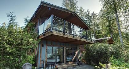 Hera's Cove - Oceanfront Oasis - Pet Friendly