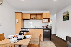 Micro-ondes, four, plaque de cuisson, lave-vaisselle