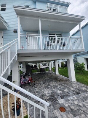 Exterior - Ocean breeze- Gorgeous 1 bed/ 2 bath condo with stunning Ocean views & huge pool (Marathon)