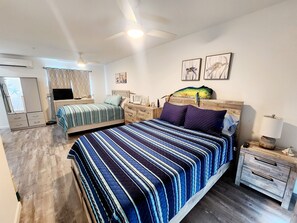 1 bedroom, iron/ironing board, free WiFi - Ocean breeze- Gorgeous 1 bed/ 2 bath condo with stunning Ocean views & huge pool (Marathon)