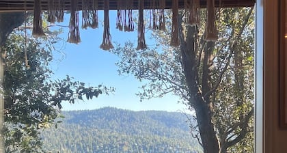 Romantic lake view studio retreat for two in beautiful Lake Arrowhead