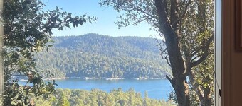 Romantic lake view studio retreat for two in beautiful Lake Arrowhead
