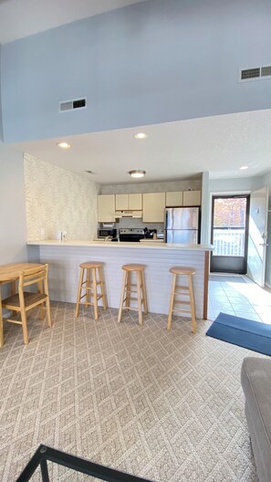 Fridge, microwave, oven, stovetop - NON SMOKING, CLEAN, READY FOR YOU! (Osage Beach)