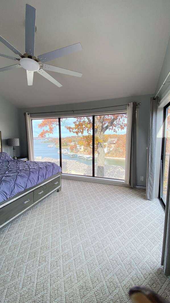 2 bedrooms, in-room safe, WiFi, bed sheets - NON SMOKING, CLEAN, READY FOR YOU! (Osage Beach)