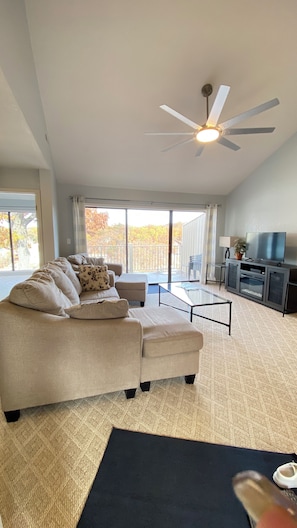 Smart TV - NON SMOKING, CLEAN, READY FOR YOU! (Osage Beach)