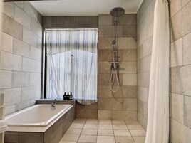 Rainfall showerhead, free toiletries, hair dryer, slippers