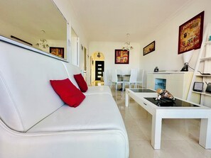 Interior - WILL DELIGHT AND ENJOY THE VIEWS FROM THE TERRACE. QUIET AREA. PARKING. (Roses)