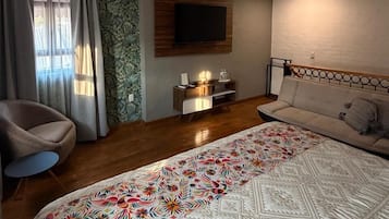 Suite familiar, 1 habitación, torre | Ropa de cama de alta calidad, edredón y escritorio