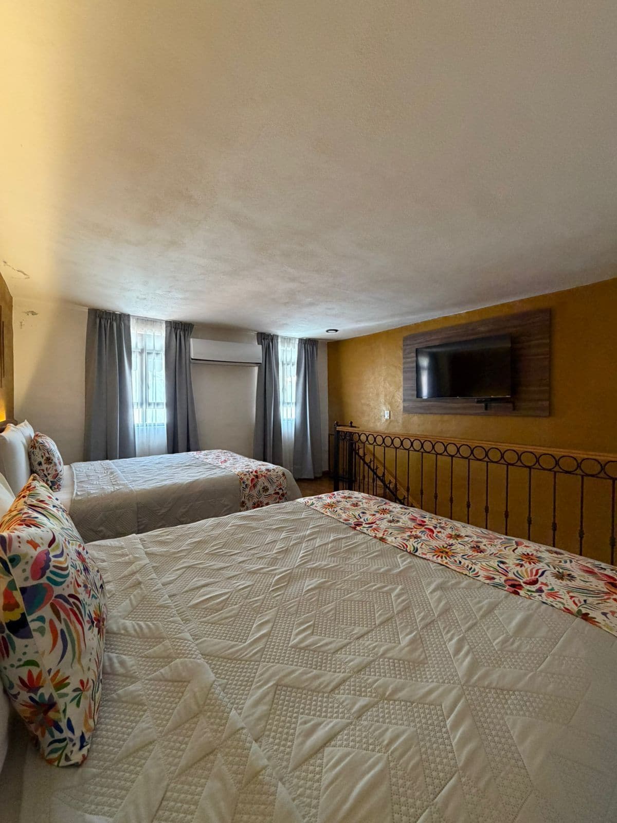 Kamar Quadruple Keluarga, Beberapa Tempat Tidur | Seprai premium, selimut bulu angsa, dan meja kerja