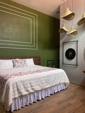 Chambre supérieure double, dans la tour | Literie de qualité, couette en duvet, bureau