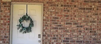 Cozy, clean and lovely 1 bedroom apartment with full kitchen. Pet friendly!