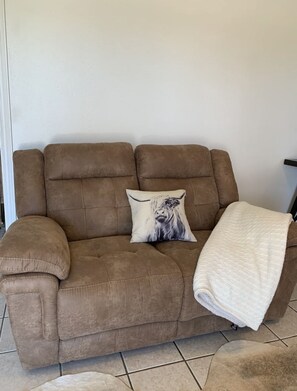 Interior - Cozy, clean and lovely 1 bedroom apartment with full  kitchen. Pet friendly! (Madisonville)