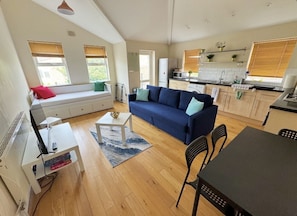 Smart TV - Lovely 3-bed 20 minutes to Central London (London)