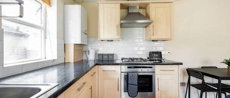 Fridge, microwave, oven, stovetop