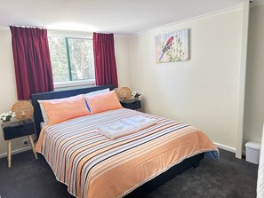 1 bedroom, bed sheets