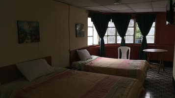 4 habitaciones, muebles diferentes y escritorio