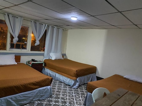 4 bedrooms, individually furnished, desk, laptop workspace. Hotel Mayestic