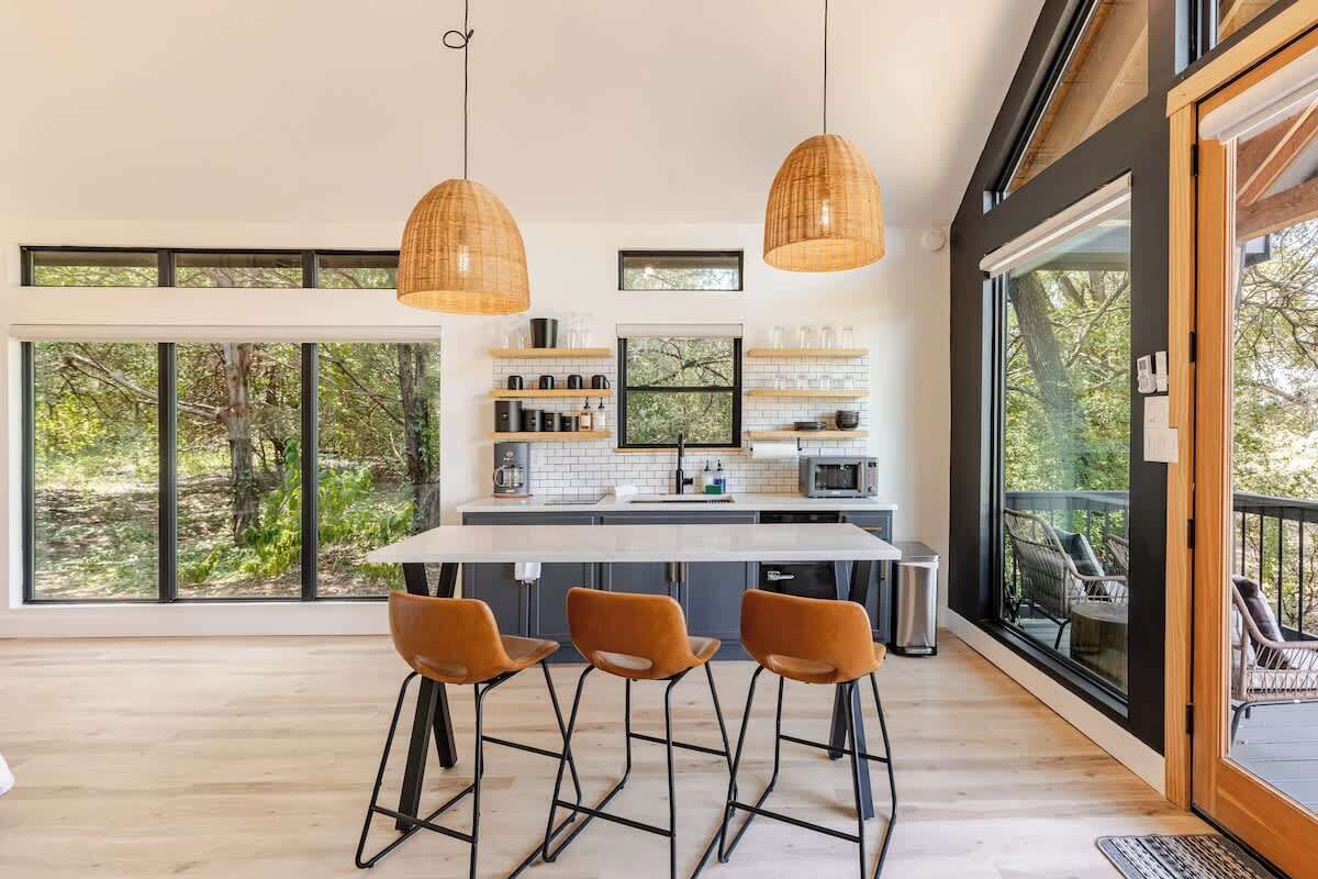 Frigorifero, microonde, piano cottura, macchina per tè/caffè