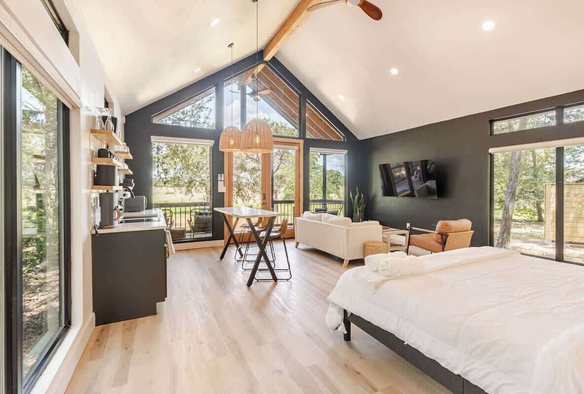 Iron/ironing board, travel crib, free WiFi, bed sheets