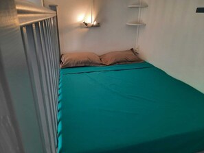 1 Schlafzimmer, Schreibtisch, Bügeleisen/Bügelbrett, kostenloses WLAN