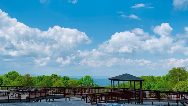 A gazebo with a wooden fence and benches overlooking a scenic landscape. - Riley's Retreat - Resort Pool/HotTub/Ski/Sled/Tube (Beech Mountain)