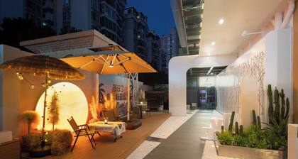 NAIVE L Executive Apartments Coast City