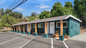 A row of single-story cabins with individual windows and a covered outdoor seating area. - Moro RM3 Sequoia Motel- AC, Pool, WiFi, 10min SNP (Three Rivers)