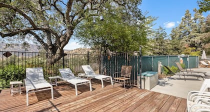 The Whitney Room 7 Sequoia Motel - Mins to Park!