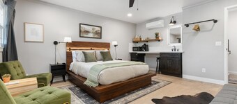 The Whitney Room 7 Sequoia Motel - Mins to Park!