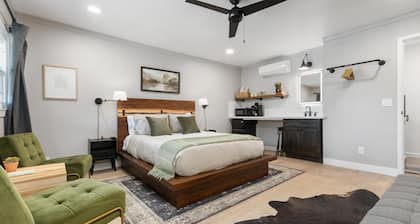 The Whitney Room 7 Sequoia Motel - Mins to Park!