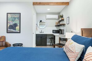 1 habitación, tabla de planchar con plancha, wifi y ropa de cama 