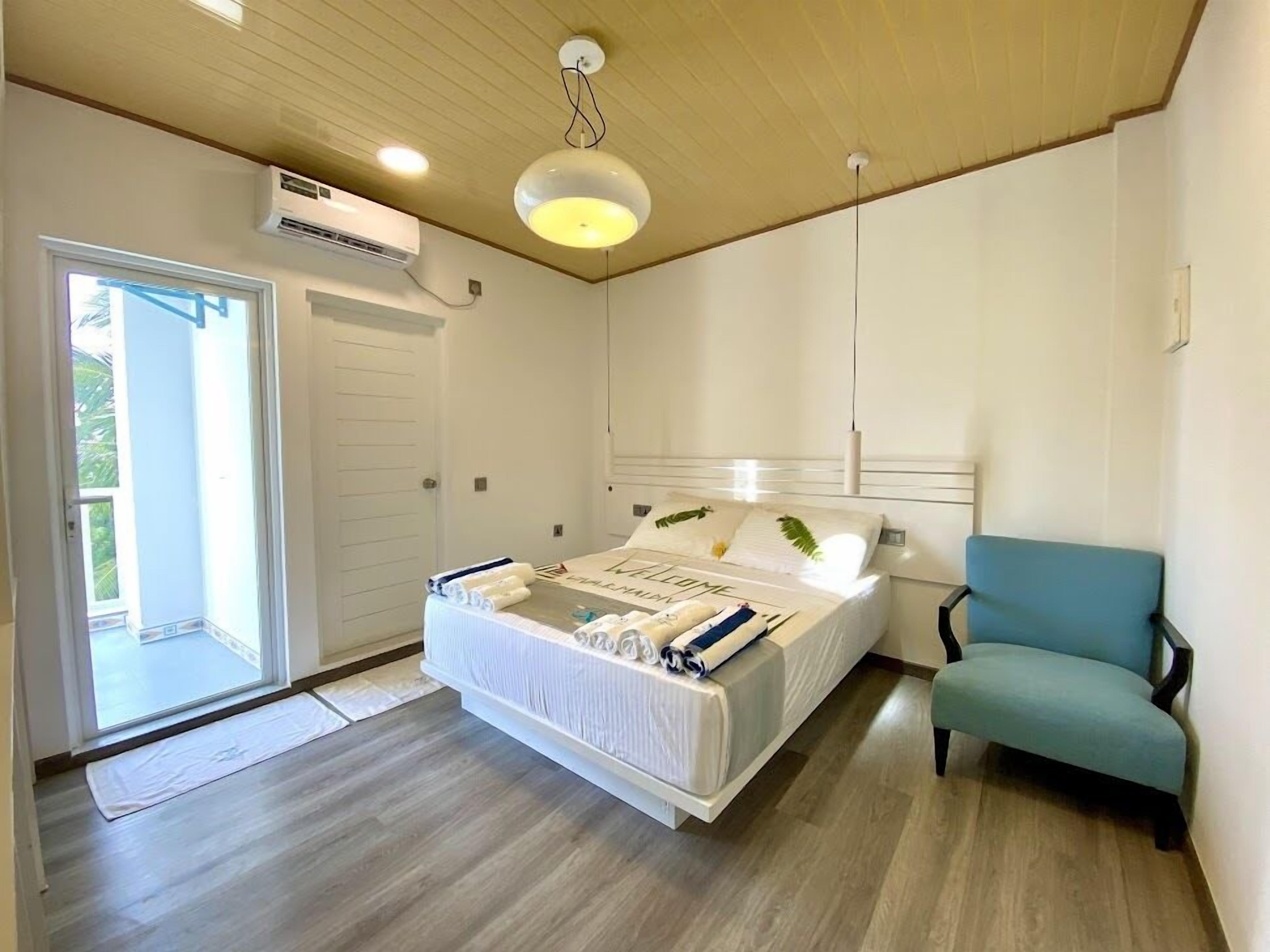 Quarto casal luxo | Individualmente mobiliados, Wi-Fi de cortesia, roupa de cama